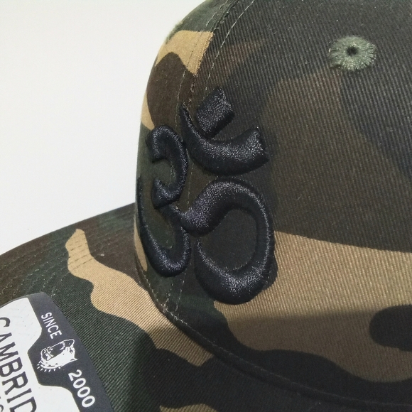 Om Aum Ohm Yoga Namaste Symbol Camouflage Embroidered Mesh Trucker Snapb… - Picture 4 of 9